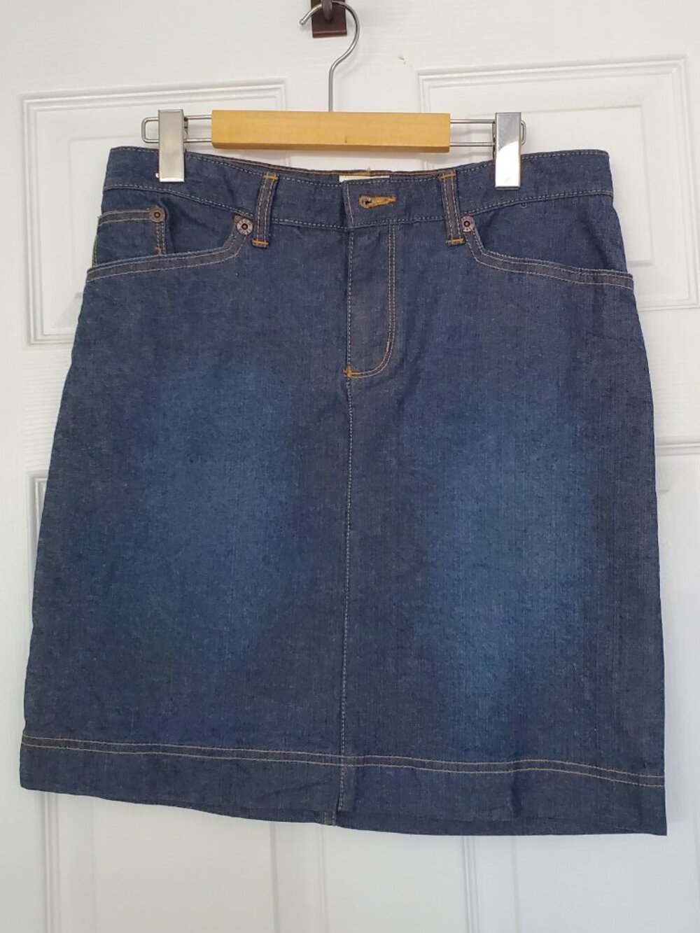 ✨ IZOD Denim Jean Skirt – Size 4 ✨